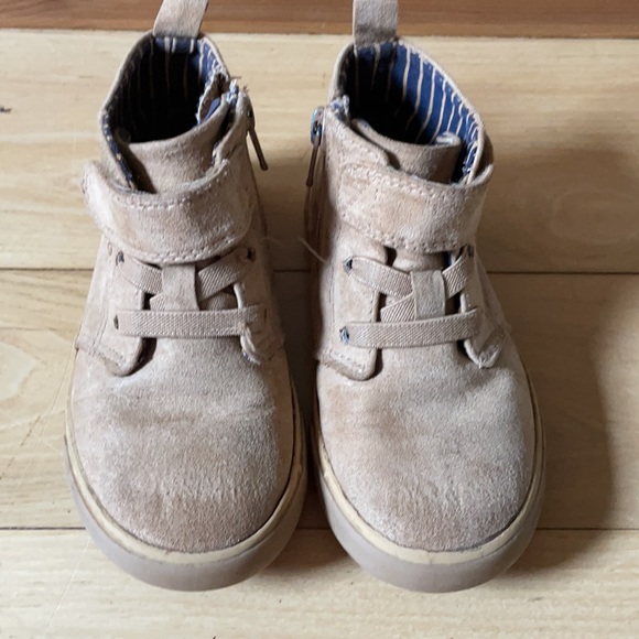 Cat & Jack boys shoe - Picture 2 of 7